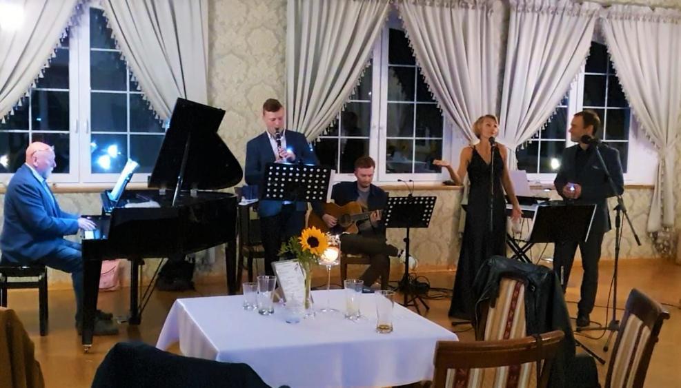 Hotel Dwor Maria Antonina Strzyżów Esterno foto
