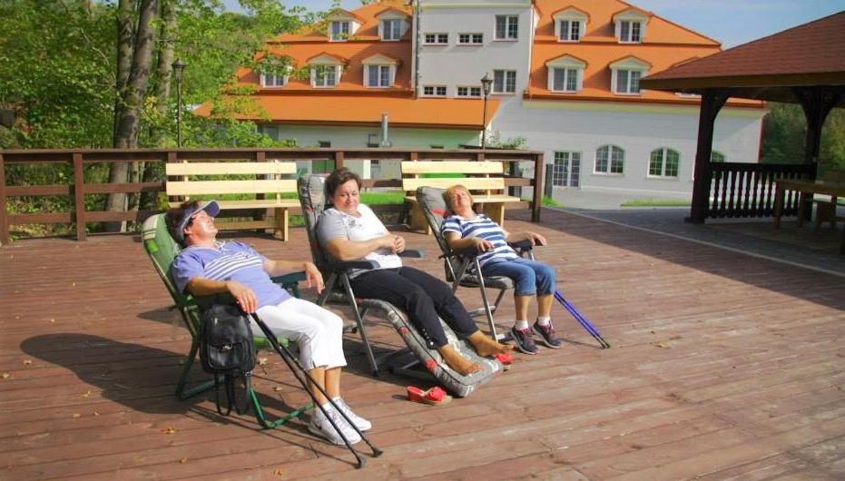 Hotel Dwor Maria Antonina Strzyżów Esterno foto