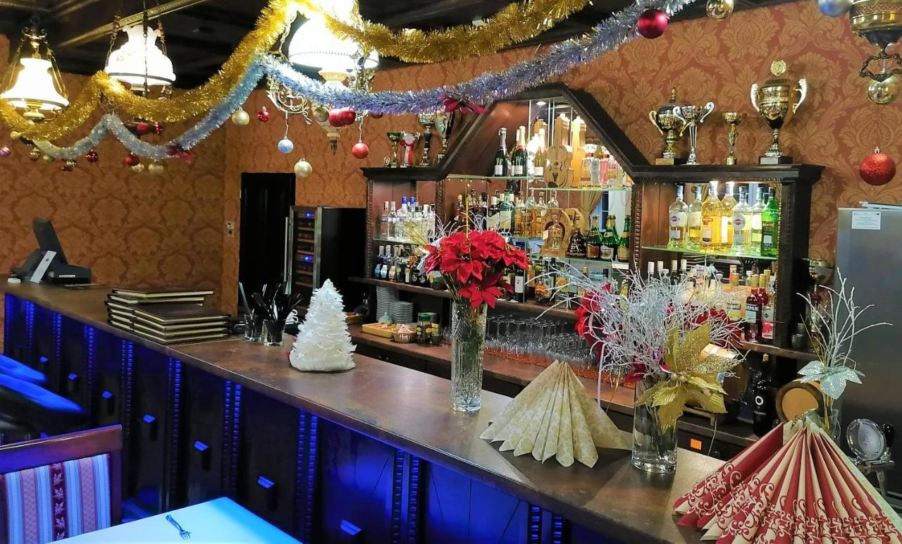 Hotel Dwor Maria Antonina Strzyżów Esterno foto