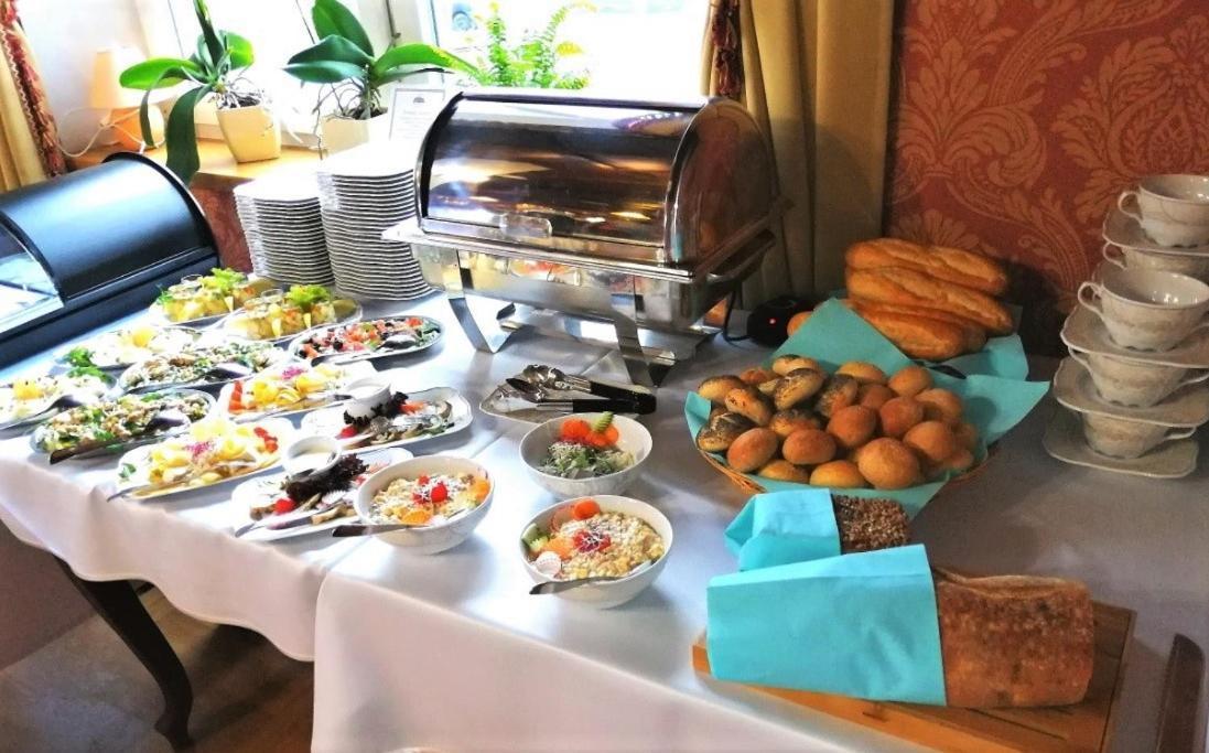 Hotel Dwor Maria Antonina Strzyżów Esterno foto
