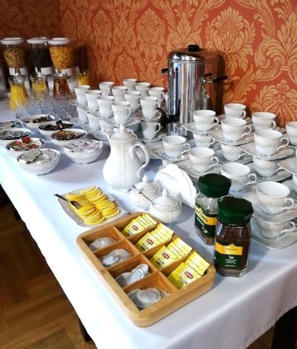 Hotel Dwor Maria Antonina Strzyżów Esterno foto
