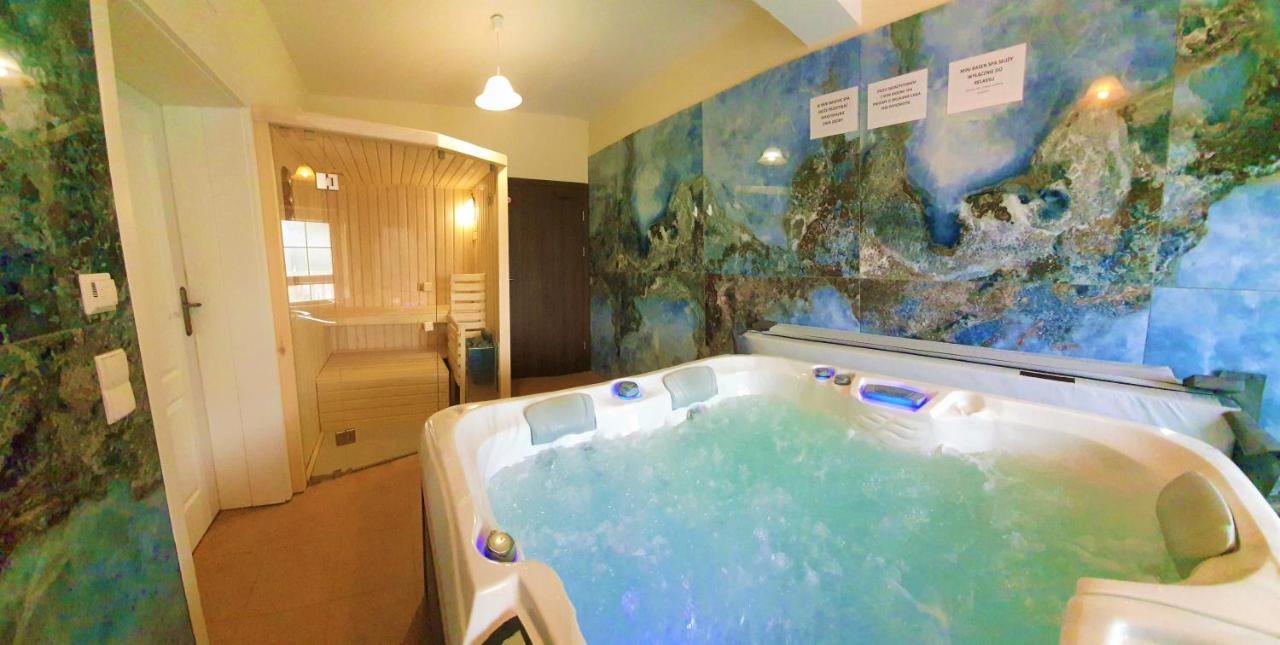 Hotel Dwor Maria Antonina Strzyżów Esterno foto